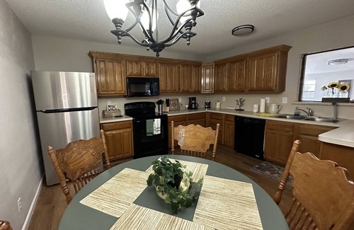 Denton House | Cozy and Spacious Denton Getaway