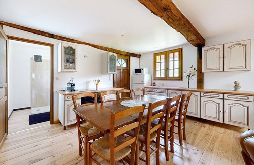 Criquetot-le-Mauconduit Apartment | Cozy apartment in Criquetot-le-Maucondui