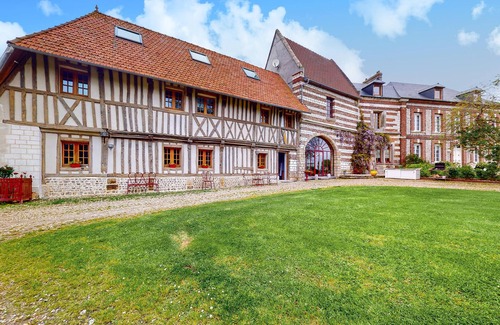 Criquetot-le-Mauconduit Apartment | Cozy apartment in Criquetot-le-Maucondui