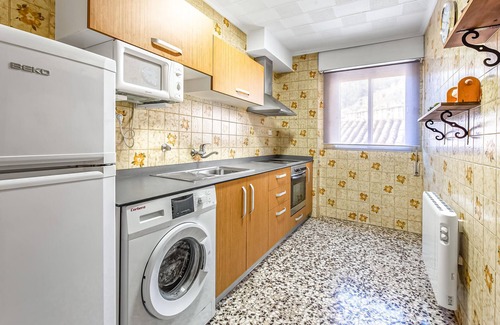 Camarena de la Sierra Apartment | Cozy apartment in Camarena de la Sierra with WiFi