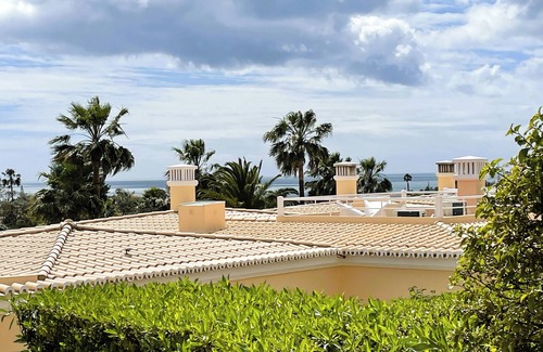 Alfanzina Apartment | Cozy apartment with large sun-facing terrace and views of garden and sea