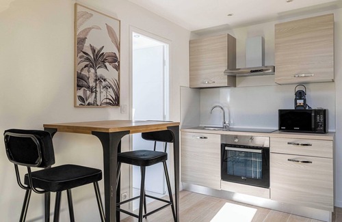 Prado - Republique Apartment | Cozy apartment - Bright skylight - Cannes center