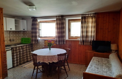Villeneuve Apartment | Cozy apartment - central entrance to the Gran Paradiso valleys