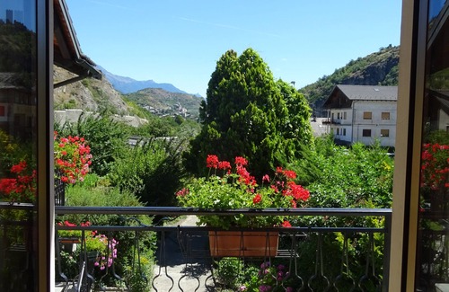 Villeneuve Apartment | Cozy apartment - central entrance to the Gran Paradiso valleys