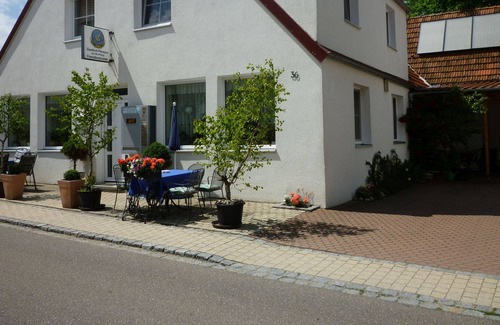 Monchsdeggingen Apartment | Cozy apartment (22 sqm) in the annex with free WiFi