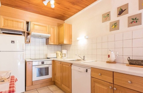 Saint-Chaffrey Apartment | Cozy apartment for 8, near slopes, fireplace