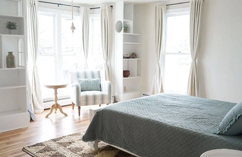 Stonington Apartment | Cozy Apartment. Family Size!