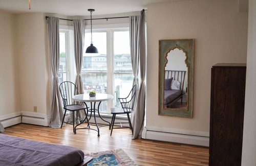 Stonington Apartment | Cozy Apartment. Family Size!