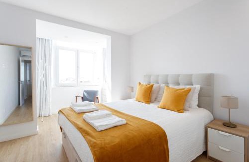 Linda-a-Velha Apartment | Cozy Apartment for Family and Group of Friends