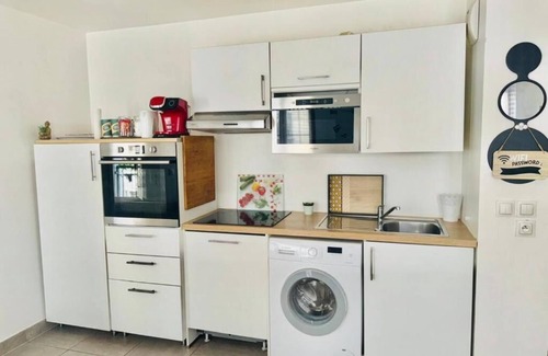 Rueil-Malmaison Apartment | Cozy Apartment in Rueil – Underground Parking – Quiet & Comfortable Near Paris