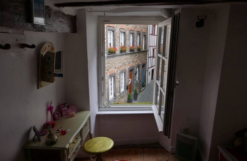 Beilstein Apartment | Cozy Apartment in 14th Century Historic Building in Beautiful Medieval Town
