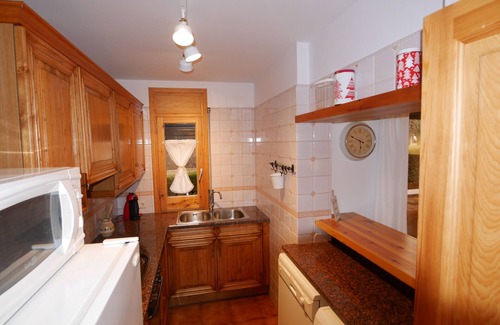 Alp Apartment | Cozy apartment in Alp with garden and parking, 10 minutes from the ski slopes!