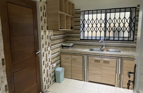 Kokomlemle Apartment | Cozy apartment in amazing Accra with AC, WiFi