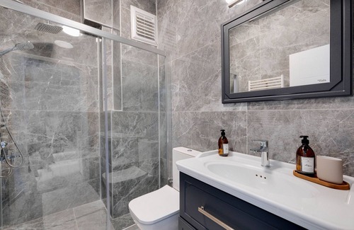 Ortakoy Apartment | Cozy Apartment in Besiktas with Bosphorus View