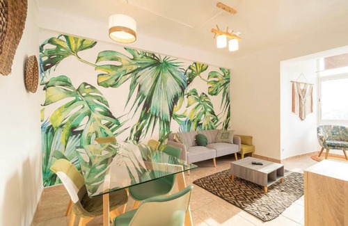 Cacilhas Apartment | Cozy Apartment in central Almada w Swing Chairs