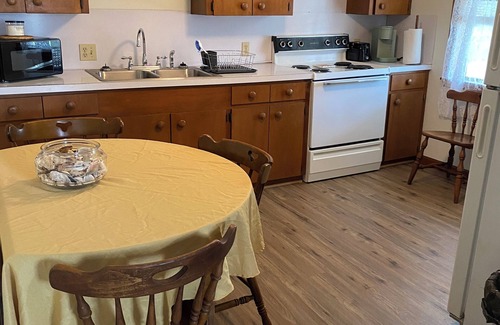 Marshall Apartment | Cozy apartment in downtown Marshall, Arkansas! Family friendly with easy access.