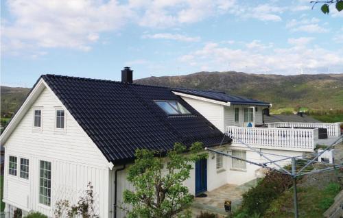 Fitjar Apartment | Cozy Apartment In Fitjar