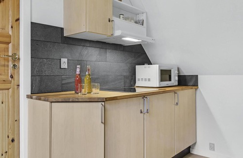 Gudhjem Apartment | Cozy apartment in Gudhjem with kitchen