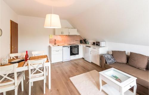 Schwackendorf Apartment | Cozy Apartment In Hasselberg With Wifi