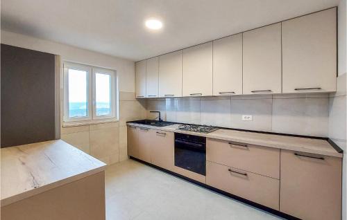 Viskovici Apartment | Cozy Apartment In Koromacno