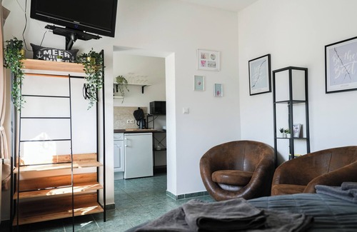 Garden Apartment | Cozy Apartment in Nature โ Just 2 Min to the Lake & Pet-Friendly! ๐ฟ๐พ