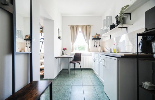 Garden Apartment | Cozy Apartment in Nature โ Just 2 Min to the Lake & Pet-Friendly! ๐ฟ๐พ