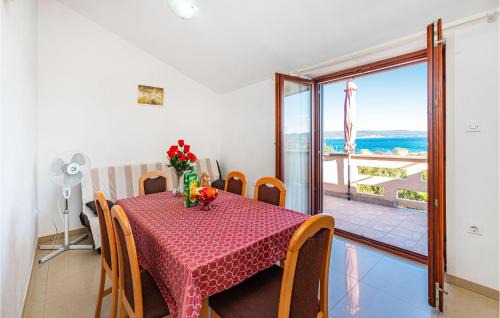 Nevidane Apartment | Cozy Apartment In Nevidane With Kitchen