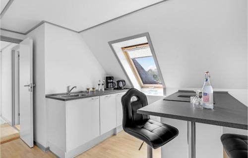 Snogebaek Apartment | Cozy Apartment In Nexø With Wifi