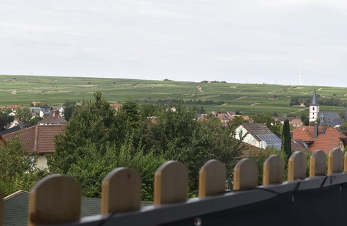 Westhofen Apartment | Cozy apartment in Westhofen with a view of the vineyards 90sqm - 2 - 8 pers.