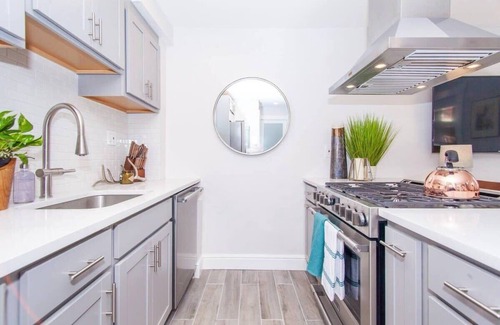 Roxbury House | Cozy Apartment | Near T