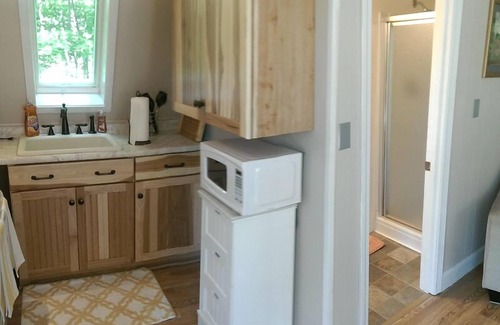 Jackson Apartment | Cozy Apartment Overlooking Mount Washington in Rural Country Setting