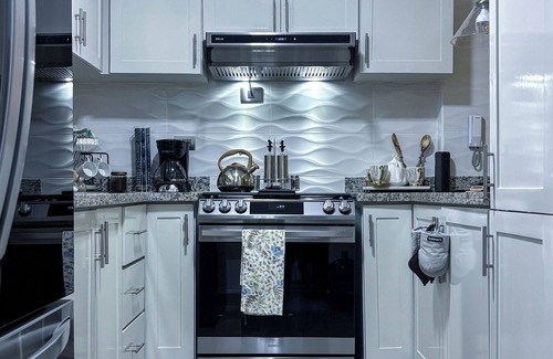 Pantoja Apartment | Cozy Apartment, Pool & Gym near the US Embassy