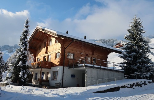 Hünibach Apartment | Cozy apartment with a beautiful view, quiet location.