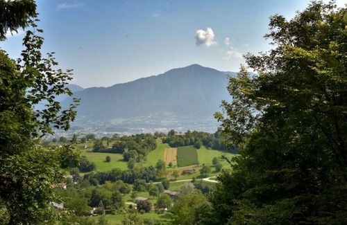 Feltre Apartment | Cozy apartment with kitchen, set in a typical alpine village.