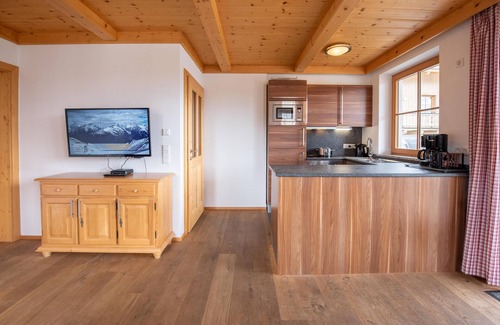 Hochkrimml Apartment | Cozy apartment with mountain view and close to the lift in the Zillertal Arena