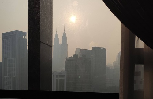 Medan Tuanku Apartment | Cozy Apartment with Spectactular Skyline View of the City