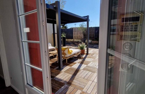 Libourne Apartment | Cozy apartment with terrace, close to train station and city centernn
