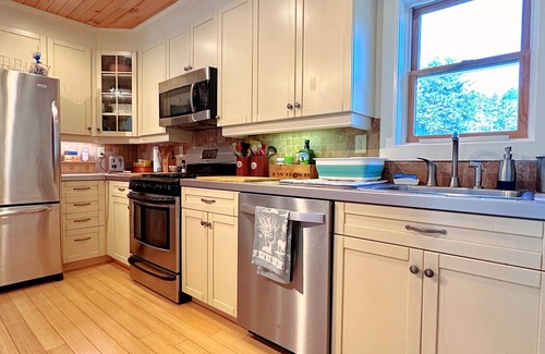 North Troy Apartment | Cozy Apt 1/2 mile to Jay Peak Resort