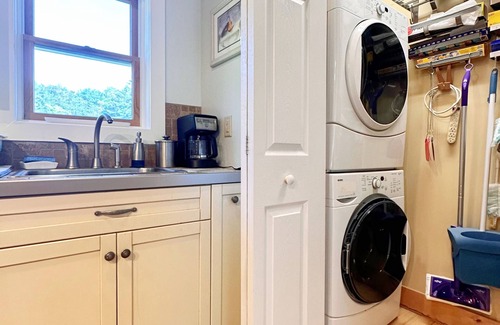 North Troy Apartment | Cozy Apt 1/2 mile to Jay Peak Resort