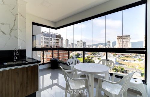 Porto Belo Apartment | Cozy Apt 550m from the Beach in Porto Belo LNB502