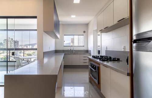 Porto Belo Apartment | Cozy Apt 550m from the Beach in Porto Belo LNB502