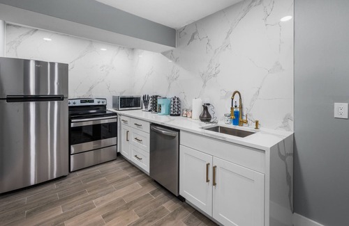 Boulevard Oaks Apartment | Cozy Apt in Museum District with Pool+Free Park
