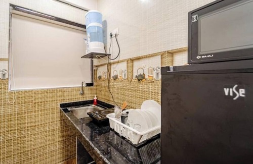 Khar Apartment | Cozy Apt off Carter Rd Bandra W