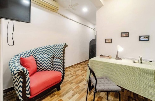 Khar Apartment | Cozy Apt off Carter Rd Bandra W