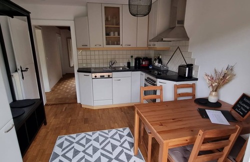 Toster Apartment | Cozy balcony apartment for 4 people with a view of the castle & mountains