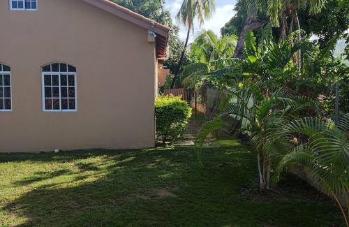 Barbican Apartment | Cozy Barbican Flat. 3 mins to Bob Marley Museum