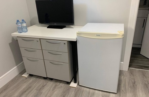 Southeast Edmonton House | Cozy Basement room & Private washroom, with wifi Internet, TV and much more.