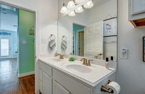 Port Bolivar House | Cozy Beach Cabin - Beautiful Coast Views