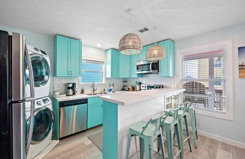 Galveston Cottage | Cozy Beach Cottage w/Fire Pit, Close to the Beach