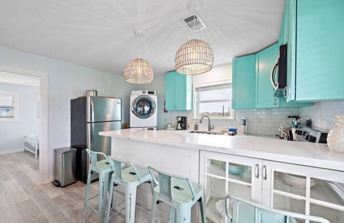 Galveston Cottage | Cozy Beach Cottage w/Fire Pit, Close to the Beach